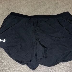 UNDER ARMOUR ATHLETIC SHORTS
